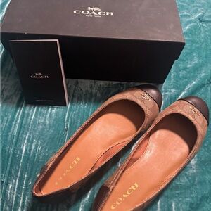 Coach Women's chelsea outline signature ballet flat